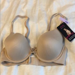 New with tags! Never worn! 34D size Maidenform bra